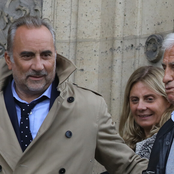 Antoine Duléry et Jean-Paul Belmondo - Les célébrités et la famille quittent l'église Saint François-Xavier après les Obsèques du comédien Jean Piat à Paris le 21 septembre 2018.