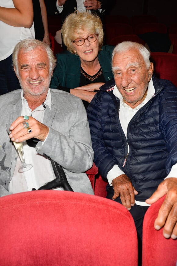 Jean-Paul Belmondo, Marion Sarraut et Charles Gérard - Générale de la pièce "Ça coule de source" écrite par L. M. Colla au théâtre de la Gaîté-Montparnasse à Paris, le 30 mai 2017. © Coadic Guirec/Bestimage