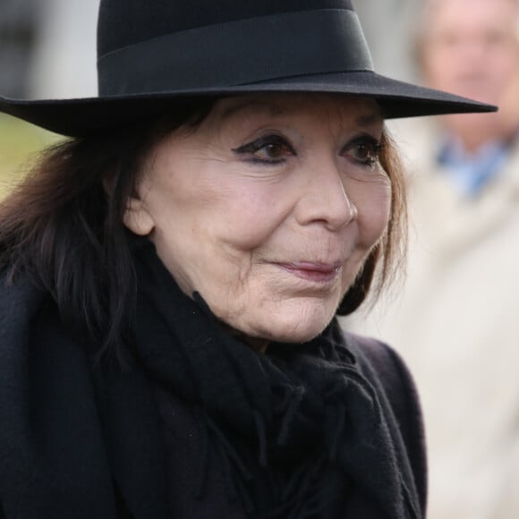 Juliette Gréco - Obsèques de Hélène Duc au cimetière du Père Lachaise à Paris, le 28 novembre 2014.