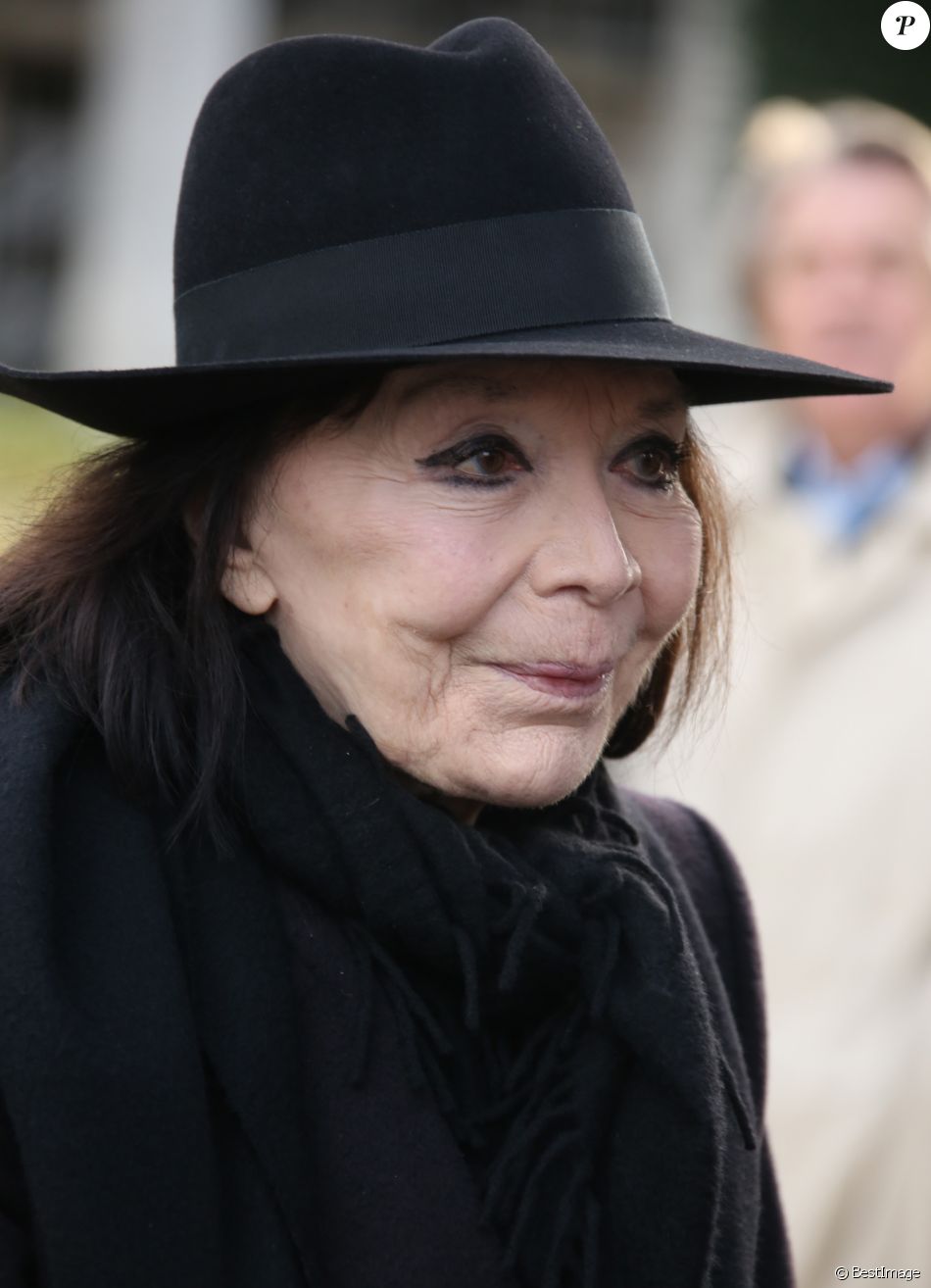 Juliette Gréco - Obsèques de Hélène Duc au cimetière du Père Lachaise à Paris, le 28 novembre 2014.