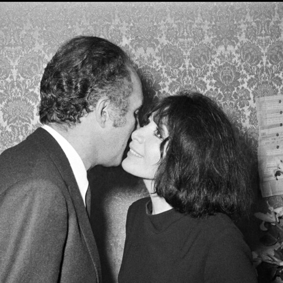 Archives- Juliette Gréco dans sa loge de Bobino avec son mari Michel Piccoli- photo non datée. 