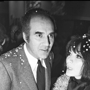 Archives- Michel Piccoli et Juliette Gréco au concert d'Hugues Aufray à Bobino le 16 novembre 1967 à Paris. 