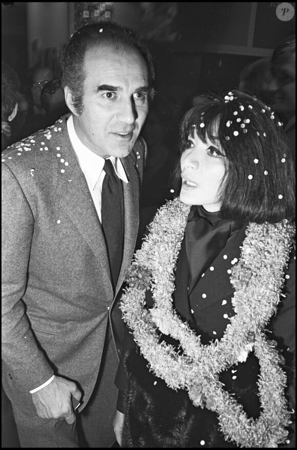 Archives- Michel Piccoli et Juliette Gréco au concert d'Hugues Aufray à Bobino le 16 novembre 1967 à Paris. 