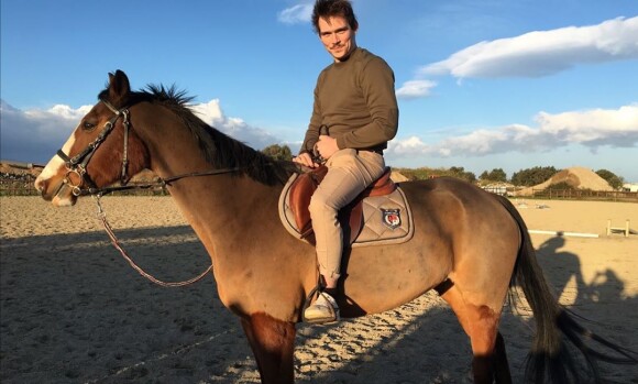 Damien Laforce de "Top Chef" à cheval, le 8 décembre 2019