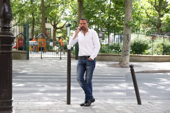 Exclusif - Jérôme Kerviel va se faire enlever son bracelet électronique au Service pénitentiaire d'insertion et de probation (SPIP) au 12 rue Charles Fourier, dans le 13ème arrondissement à Paris, le 26 juin 2015.
