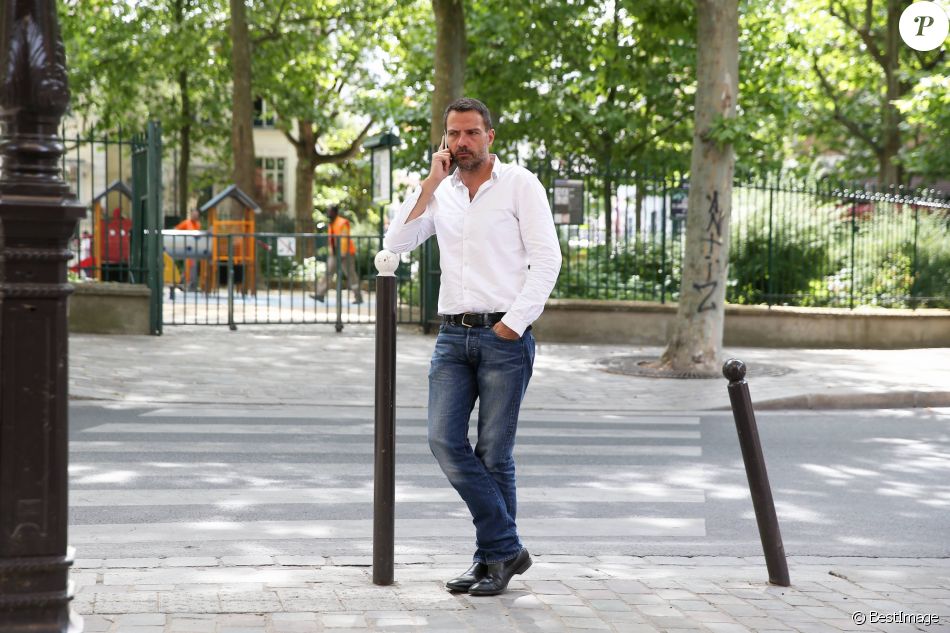 Exclusif - Jérôme Kerviel va se faire enlever son bracelet électronique au Service pénitentiaire d&#039;insertion et de probation (SPIP) au 12 rue Charles Fourier, dans le 13ème arrondissement à Paris, le 26 juin 2015.