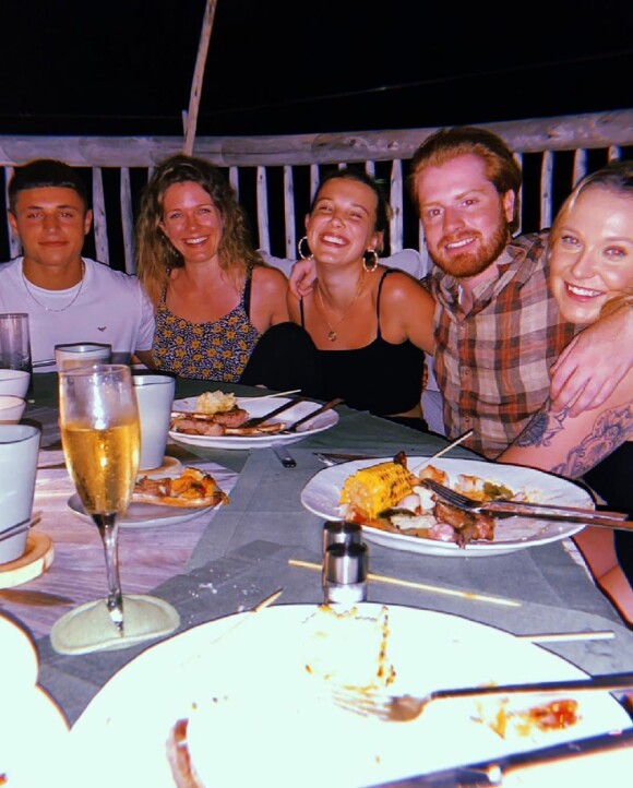 Millie Bobby Brown en vacances aux Maldives avec son nouveau petit ami, Joseph Robinson. Décembre 2019.
