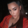 Kim Kardashian montre son collier Cartier customisé, offert par son mari Kanye West. Janvier 2020.