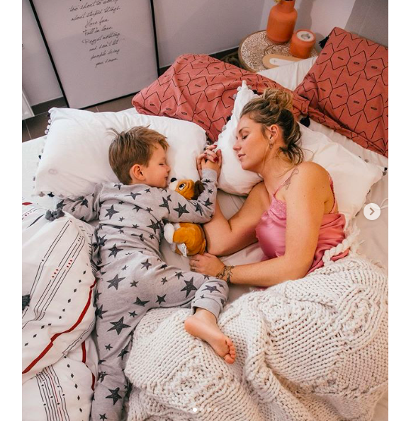 Aurélie Van Daelen et son fils Pharell sur Instagram.