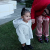 Kylie Jenner et sa mère Kris Jenner offrent une maison pour enfant à Stormi. Décembre 2019.