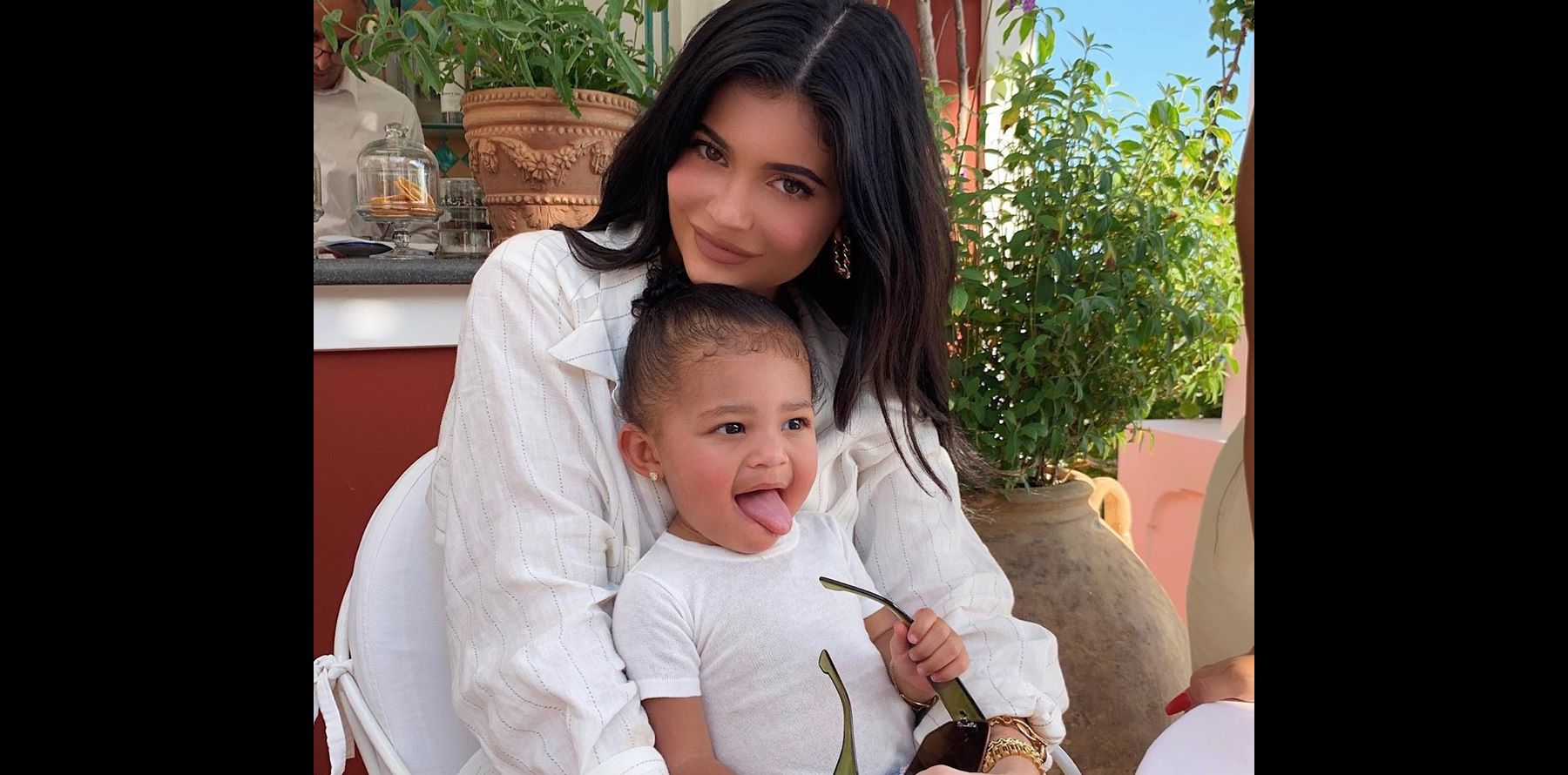 Kylie Jenner Stormi 1 An En égérie Dune Gamme De Maquillage Purepeople 