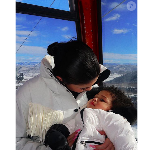 Kylie Jenner et sa fille Stormi (1 an) en vacances au ski. Le 6 décembre 2019 sur Instagram.