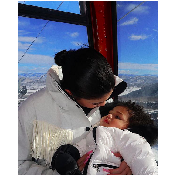 Kylie Jenner et sa fille Stormi (1 an) en vacances au ski. Le 6 décembre 2019 sur Instagram.