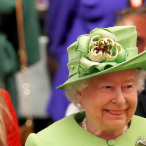 Meghan Markle, duchesse de Sussex, avec la reine Elizabeth II le 14 juin 2019 lors d'une journée d'engagements officiels dans le Cheshire.