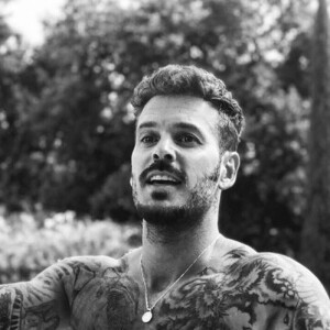 M. Pokora montre sa plastique de rêve sur Instagram.