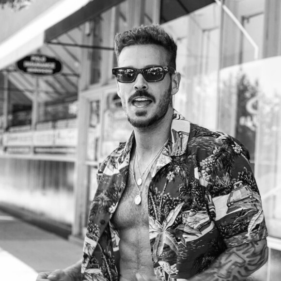 M. Pokora montre sa plastique de rêve sur Instagram.