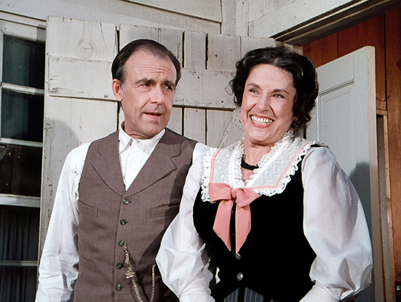 Richard Bull et Katherine MacGregor, couple iconique de "La Petite Maison dans la prairie".