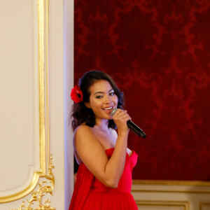 Vaimalama Chaves (Miss France 2019) chante au cours du défilé de mode Haute-Couture printemps-été 2020 "La Métamorphose" à Paris. Le 21 janvier 2020 © Veeren Ramsamy-Christophe Clovis / Bestimage