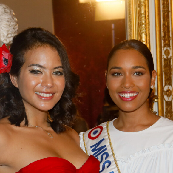 Clémence Botino (Miss France 2020), Vaimalama Chaves (Miss France 2019) - People au défilé de mode Haute-Couture printemps-été 2020 "La Métamorphose" à Paris. Le 21 janvier 2020 © Veeren Ramsamy-Christophe Clovis / Bestimage
