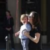 Robin Tunney est allée faire du shopping avec son fils Oscar à 'The Grove' à Hollywood, le 18 décembre 2017.
