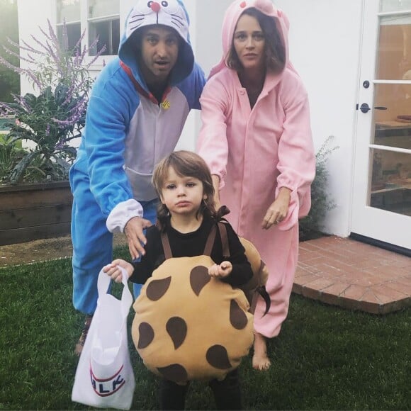 Robin Tunney pose avec son mari et son fils Oscar, sur Instagram, le 1er novembre 2019