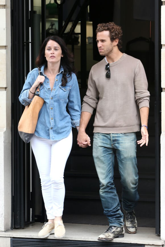 Exclusif - Robin Tunney et Nicky Marmet en shopping dans Paris. Le 15 juin 2013