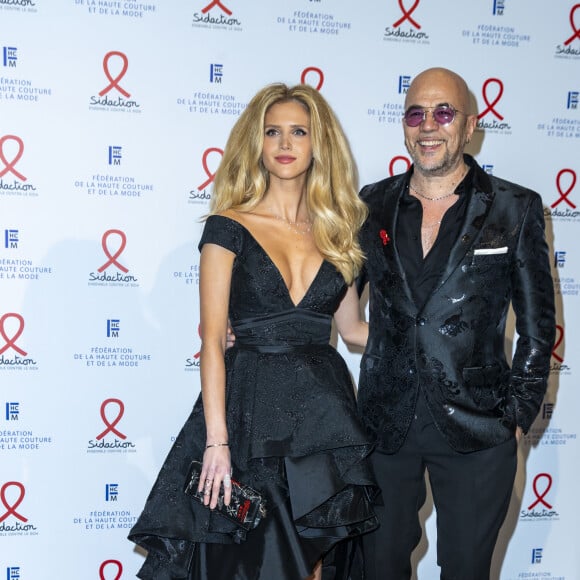 Pascal Obispo et sa femme Julie Hantson lors du photocall de la 18ème édition du "Dîner de la mode du Sidaction" au Pavillon Cambon Capucines - Potel et Chabot à Paris, France, le 23 janvier 2020. © Olivier Borde/Bestimage