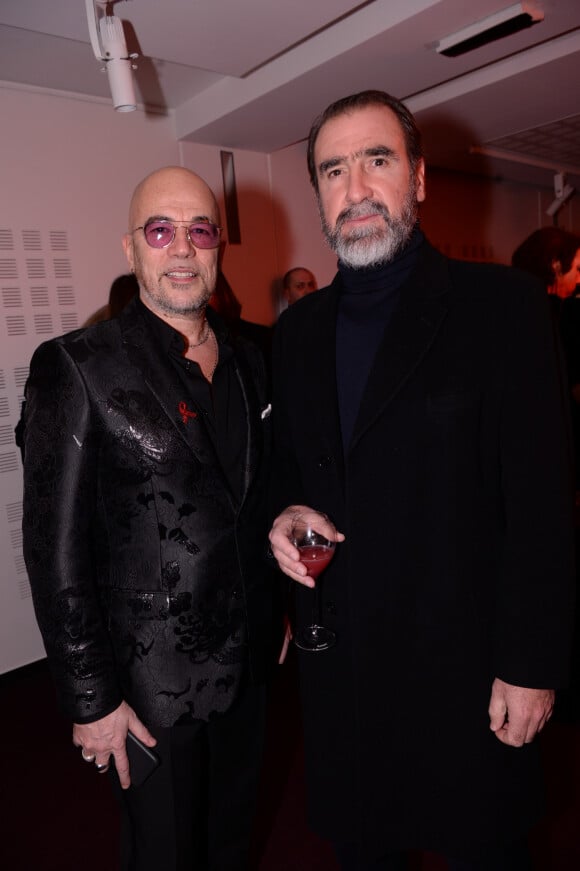 Pascal Obispo et Eric Cantona lors de la soirée de gala de la 18ème édition du "Dîner de la mode du Sidaction" au Pavillon Cambon Capucines - Potel et Chabot à Paris, France, le 23 janvier 2020. © Rachid Bellak/Bestimage