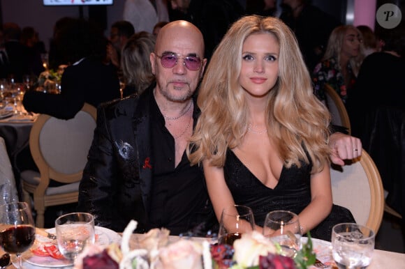 Pascal Obispo et sa femme Julie Hantson lors de la soirée de gala de la 18ème édition du "Dîner de la mode du Sidaction" au Pavillon Cambon Capucines - Potel et Chabot à Paris, France, le 23 janvier 2020. © Rachid Bellak/Bestimage