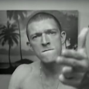 Vincent Cassel dans le film "La Haine", de Mathieu Kassovitz. 1995.