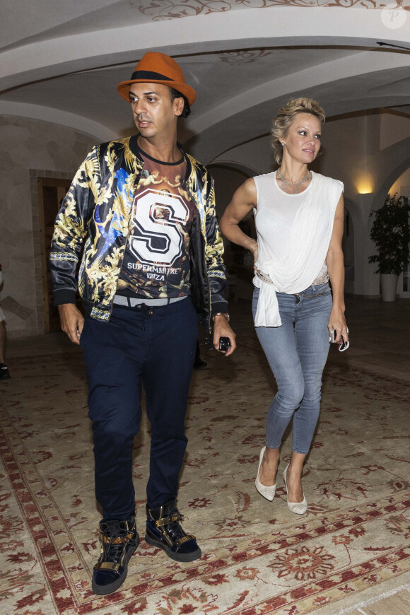 Pamela Anderson et  Rick Salomon inaugurent le VIP Room Poltu Quatu à Porto Cervo en Italie le 26 juillet 2014.