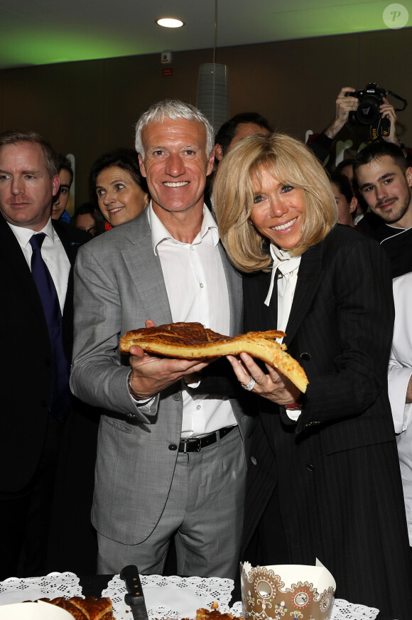 Brigitte Macron (Présidente de la Fondation Hôpitaux de Paris-Hôpitaux de France) et Didier Deschamps, parrain de l'opération Pièces Jaunes 2020 lors du lancement de la 31ème édition de l'opération Pièce Jaunes au Centre Hospitalier Régional d'Orléans le 8 janvier 2020. © Dominique Jacovides / Bestimage