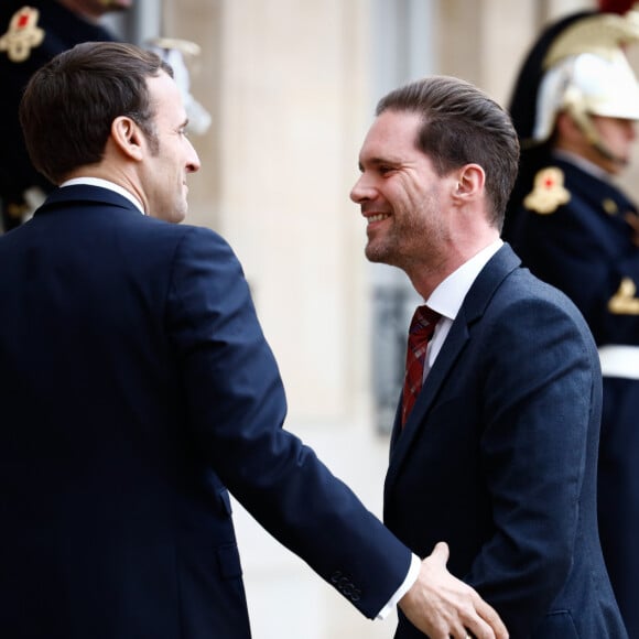 Le président Emmanuel Macron, Gauthier Destenay, mari de Xavier Bettel, la première dame Brigitte Macron, Xavier Bettel, premier ministre du Luxembourg - Le président de la République et sa femme accueillent le président du conseil européen et le premier ministre du Luxembourg au palais de l'Elysée à Paris le 10 janvier 2020. © Hamilton / Pool / Bestimage