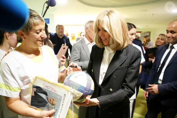 Brigitte Macron (Présidente de la Fondation Hôpitaux de Paris-Hôpitaux de France) lors du lancement de la 31ème édition de l'opération Pièce Jaunes au Centre Hospitalier Régional d'Orléans le 8 janvier 2020.  © Dominique Jacovides / Bestimage