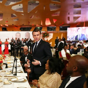 Amadou Gon Coulibaly, Premier ministre de Côte d'Ivoire, Brigitte Macron, Première dame de France, Alassane Ouattara, président de la République de Côte d'Ivoire, Dominique Ouattara, Première dame, Emmanuel Macron, président de la République française, Kandia Kamissoko Camara, ministre de l'Education de la Côte d'Ivoire, Didier Drogba et sa femme Diakité Lalla - Déplacement en Côte d'Ivoire - Dîner d'Etat offert par le président de la République de Côte d'Ivoire et sa femme en l'honneur du président de la République française et sa femme au Sofitel Hôtel Ivoire à Abidjan le 21 décembre 2019. © Dominique Jacovides / Bestimage