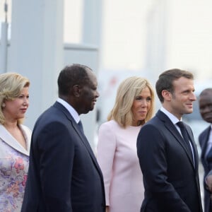 Alassane Ouattara, président de la République de Côte d'Ivoire, Brigitte Macron, Première dame, Emmanuel Macron, président de la République française - Déplacement en Côte d'Ivoire - Arrivée du Président de la République et de sa femme à l'aéroport international Félix Houphouët Boigny à Abidjan le 20 décembre 2019. © Dominique Jacovides / Bestimage