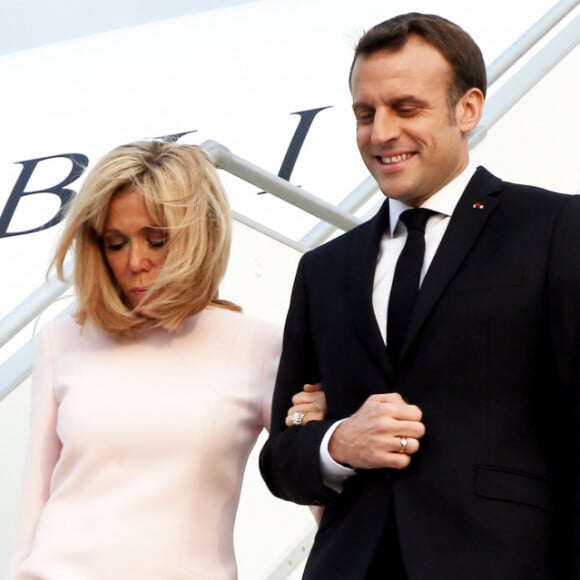 Brigitte Macron, Première dame et son mari Emmanuel Macron, président de la République française - Déplacement en Côte d'Ivoire - Arrivée du Président de la République et de sa femme à l'aéroport international Félix Houphouët Boigny à Abidjan le 20 décembre 2019. © Dominique Jacovides / Bestimage