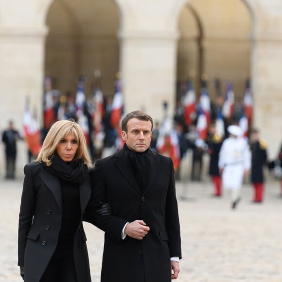 Le président Emmanuel Macron et sa femme Brigitte Macron - Hommage national rendu aux treize militaires morts pour la France en opérations extérieures, dans la cour de l'Hôtel national des Invalides à Paris, le 2 décembre 2019. © Jacques Witt / Pool / Bestimage