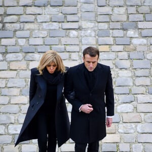 Emmanuel Macron, président et sa femme Brigitte Macron - Hommage national rendu aux treize militaires morts pour la France en opérations extérieures, dans la cour de l'Hôtel national des Invalides à Paris, le 2 décembre 2019. ©JB Autissier / Panoramic / Bestimage