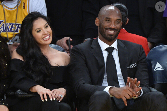 Kobe Bryant et sa femme Vanessa Bryant - Les célébrités assistent au match de basket des Lakers à Los Angeles, le 19 décembre 2017.