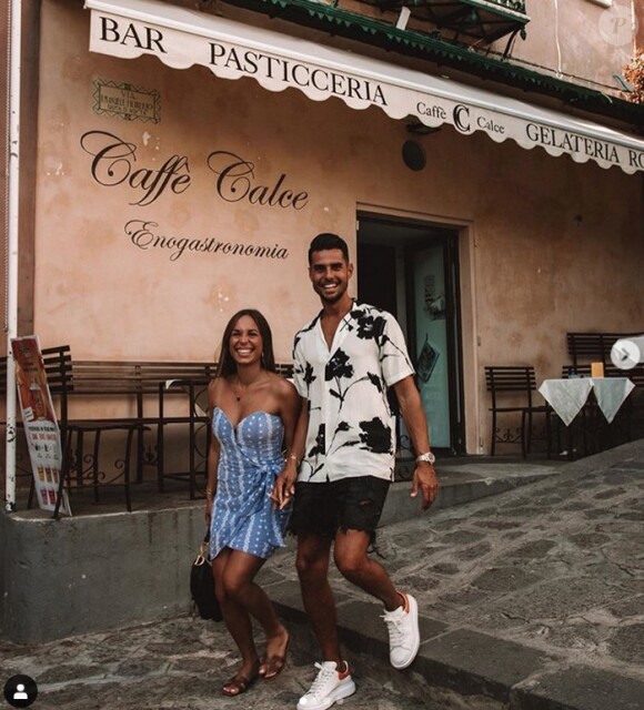 Stéphanie Durant et son compagnon Théo ont annoncé leurs fiançailles le 27 janvier 2020 sur Instagram.