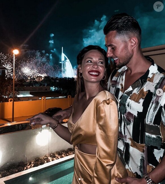 Stéphanie Durant et son compagnon Théo ont annoncé leurs fiançailles le 27 janvier 2020 sur Instagram.