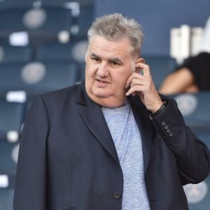 Pierre Ménès dans les tribunes lors du match de championnat de Ligue 1 Conforama opposant le Paris Saint-Germain au Racing Club de Strasbourg Alsace au Parc des princes à Paris, France, le 14 septembre 2019. Le PSG a gagné 1-0. © Giancarlo Gorassini/Bestimage