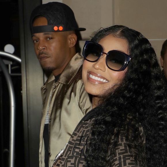 Nicki Minaj et son nouveau compagnon Kenneth "Zoo" Petty quittent l'hôtel Mandarin Oriental et se rendent à l'hôtel Royal Monceau à Paris le 8 mars 2019.