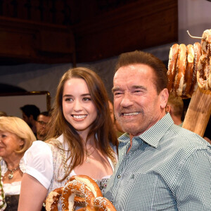Arnold Schwarzenegger et sa fille Christina lors de la 29ème Weisswurstparty à l'hôtel Stanglwirt à Going, Autriche, le 27 janvier 2020.