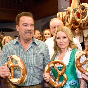 Arnold Schwarzenegger avec sa compagne Heather Milligan et sa fille Christina lors de la 29ème Weisswurstparty à l'hôtel Stanglwirt à Going, Autriche, le 27 janvier 2020.