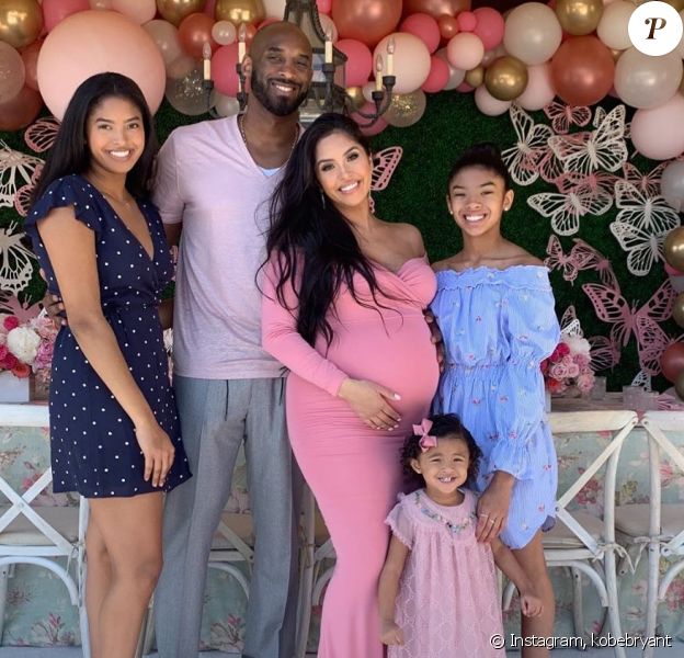 Kobe Bryant avec sa femme Vanessa (enceinte) et leurs trois filles Gianna Maria-Onore Bryant, Natalia Diamante Bryant, Bianka Bella Bryant. L'ancien basketteur avait publié cette photo sur Instagram à l'occasion de la fête des Mères le 12 mai 2019.