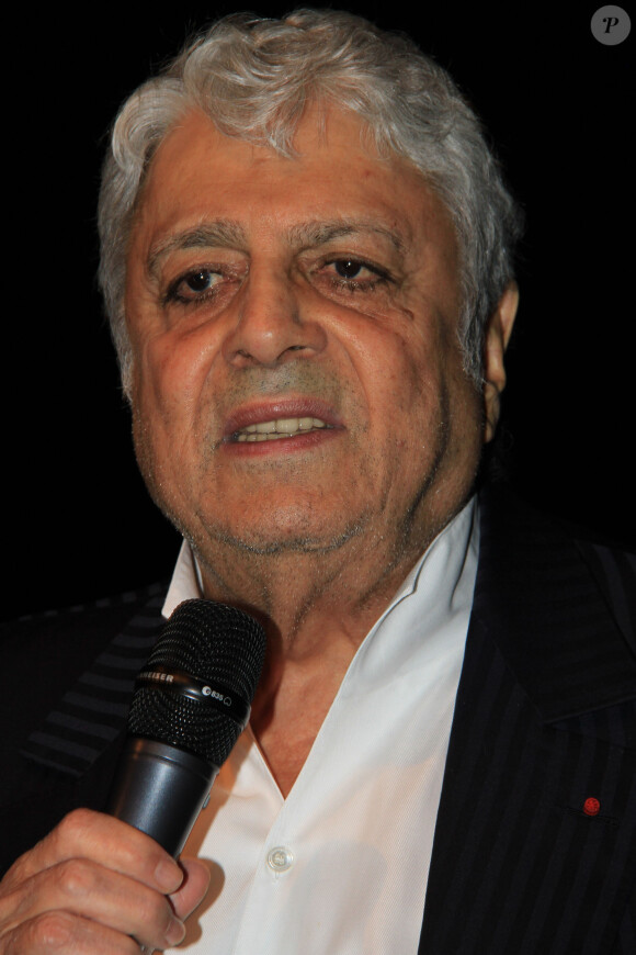 Exclusif - Enrico Macias lors d'un concert exceptionnel au profit de l'association Lehosheet Yad à l'espace Rachi-Guy de Rothschild à Paris, France, le 16 janvier 2020. L'association Lehosheet Yad accompagne et soutient les enfants et leurs familles dans la lutte contre le cancer. © Philippe Baldini/Bestimage