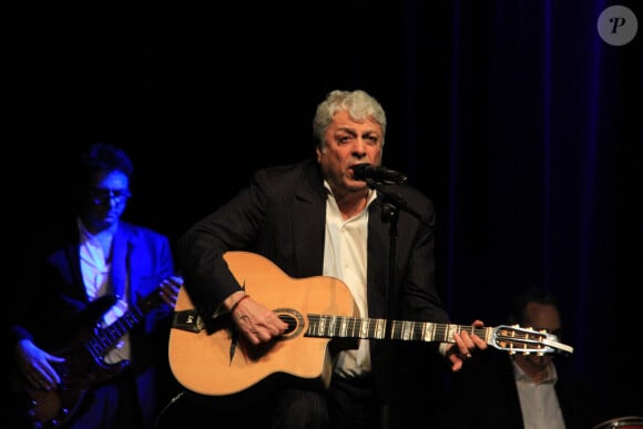 Exclusif - Enrico Macias lors d'un concert exceptionnel au profit de l'association Lehosheet Yad à l'espace Rachi-Guy de Rothschild à Paris, France, le 16 janvier 2020. L'association Lehosheet Yad accompagne et soutient les enfants et leurs familles dans la lutte contre le cancer. © Philippe Baldini/Bestimage