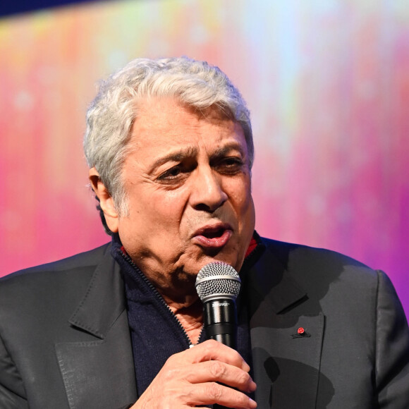 Exclusif -Enrico Macias - Grande Soirée de la Solidarité Tsédaka 2019 au Palais des Congrès à Paris. Cette campagne caritative annuelle soutient 180 programmes de solidarité en France, à travers 90 associations sociales, parmi lesquelles des maisons d'enfants, des épiceries sociales, des structures d'accueil de jeunes handicapés, des centres de jour pour personnes atteintes de maladies neurodégénératives, ....Le 16 décembre 2019 © Coadic Guirec / Bestimage